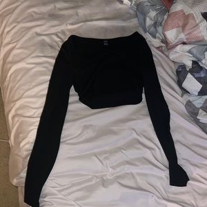 black long sleeve crop top